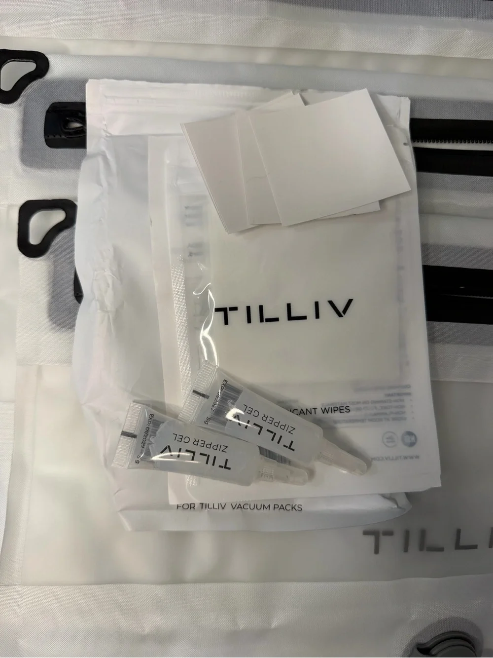 Tilliv Vacuum Compression Packing Cube Bag Solo Explorer with Set Pump etc